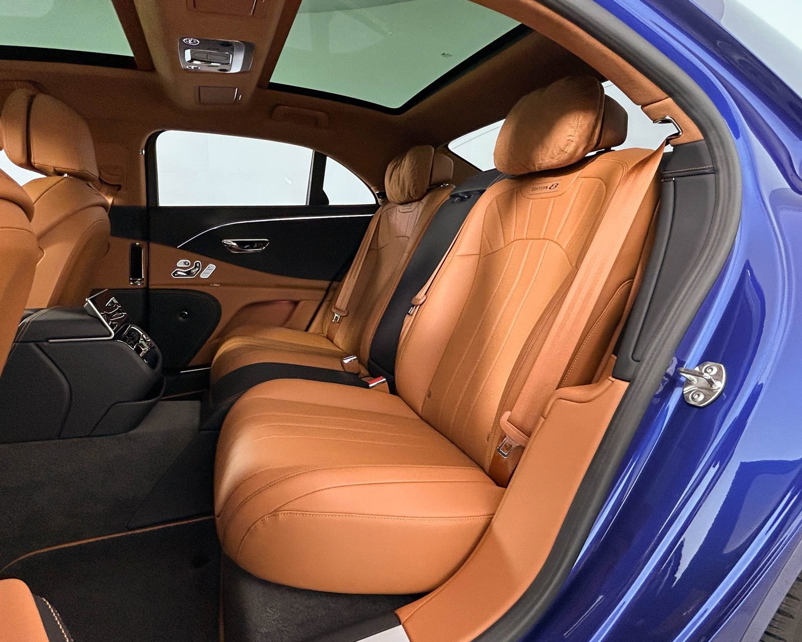 Used 2024 Bentley Flying Spur V8 image 34