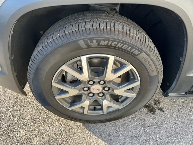Used 2023 GMC Acadia SLE w/ Driver Convenience Package image 18