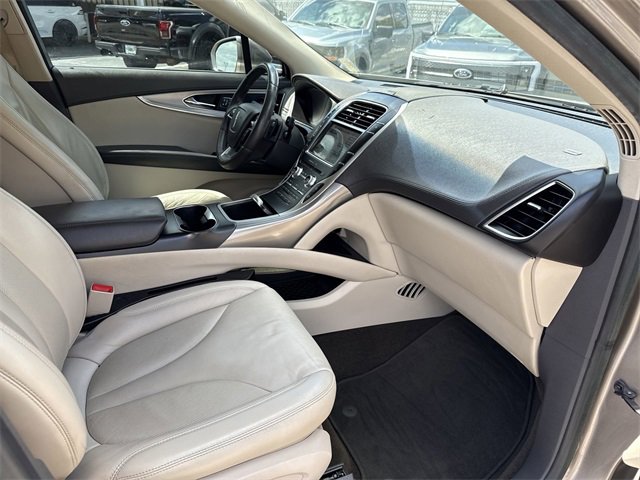 Used 2019 Lincoln Nautilus Select w/ Class II Trailer Tow Package image 15