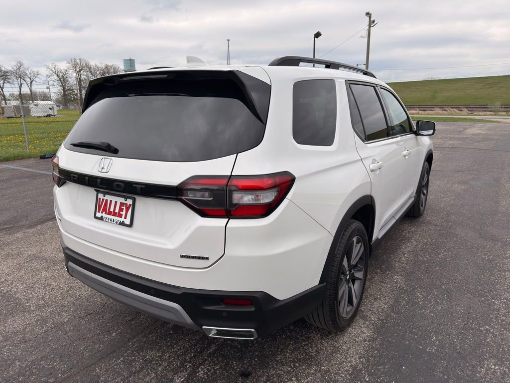 Used 2024 Honda Pilot Touring image 6