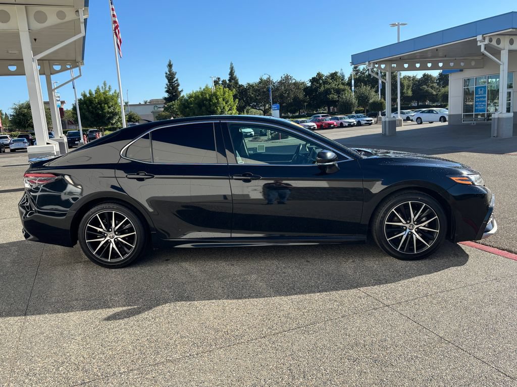 Used 2023 Toyota Camry XSE FWD image 4