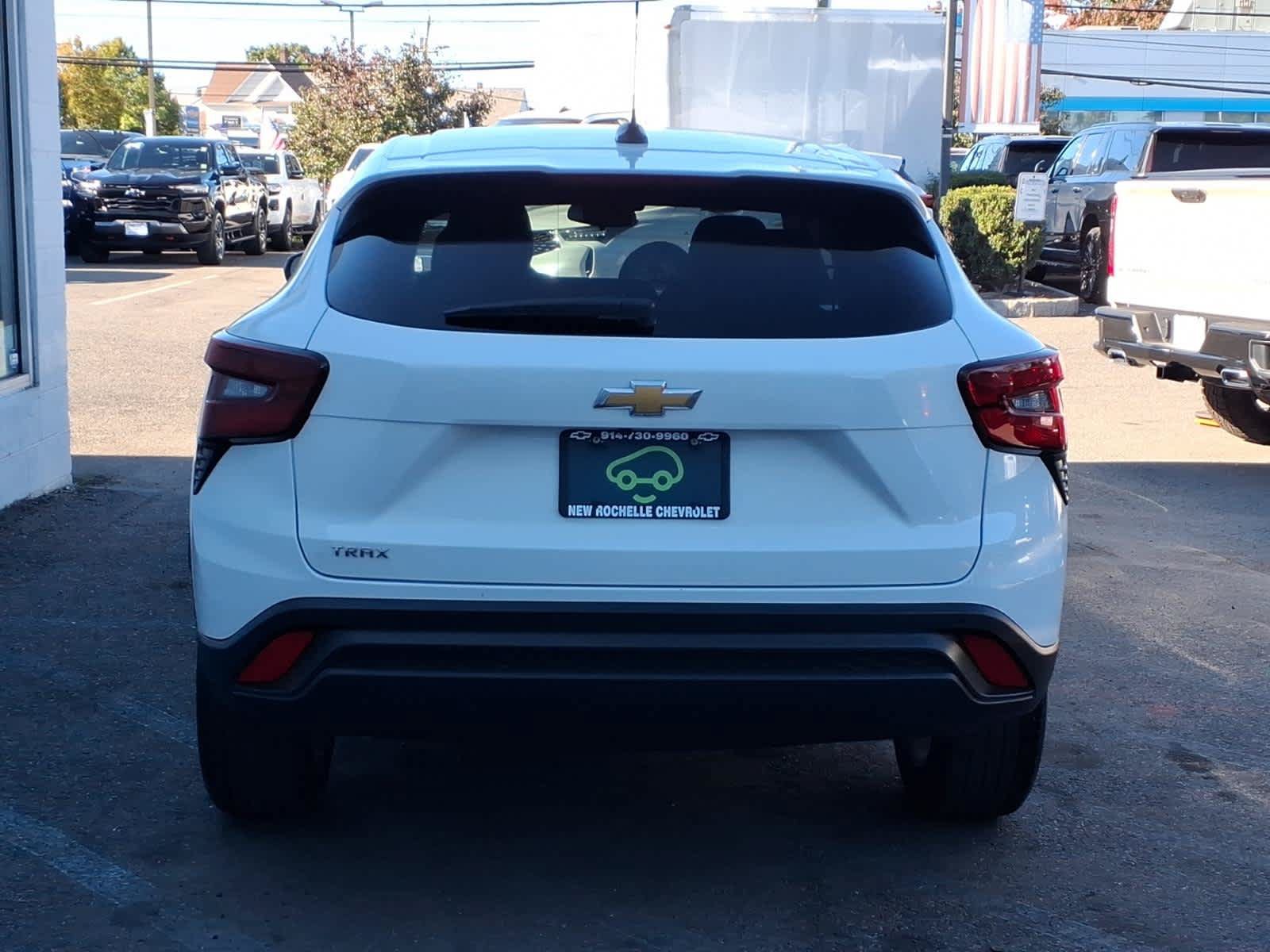 Used 2025 Chevrolet Trax LS w/ LS Convenience Package FWD image 5