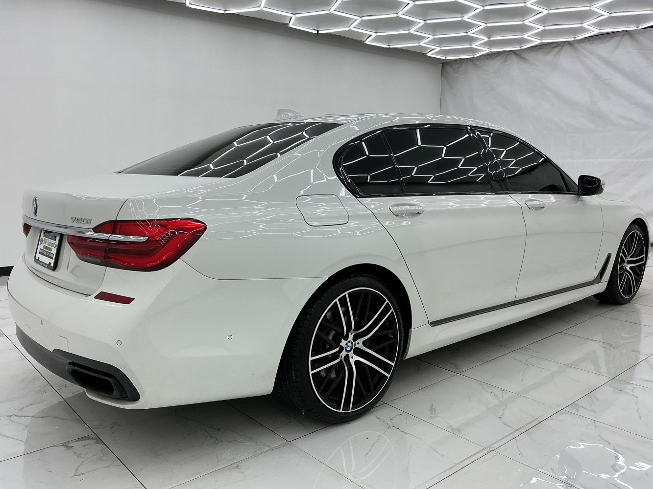 Used 2018 BMW 750i RWD image 11