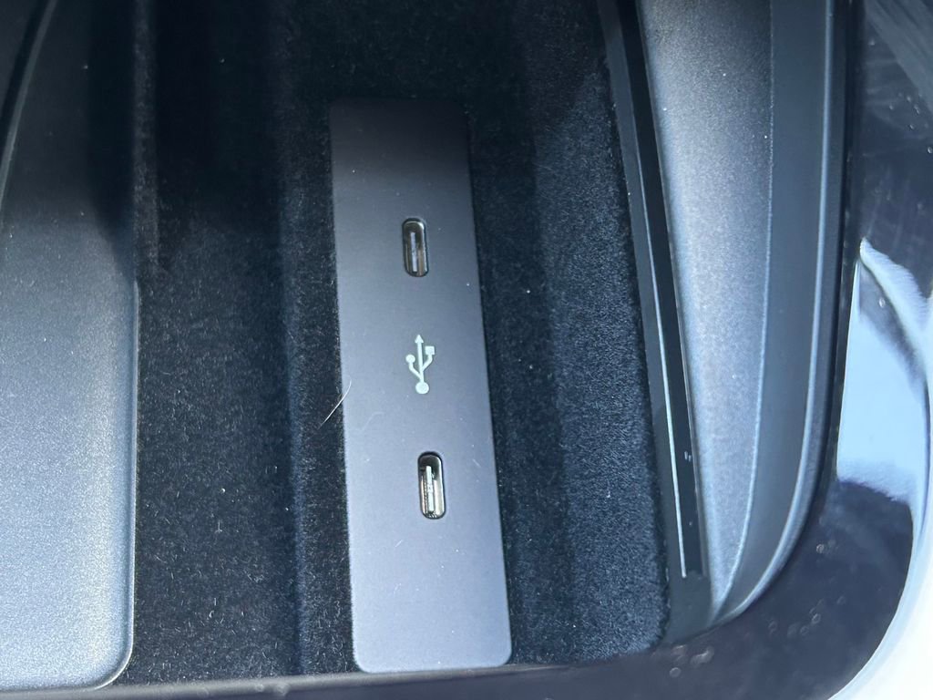 Used 2025 Porsche Cayenne GTS AWD/4WD image 37