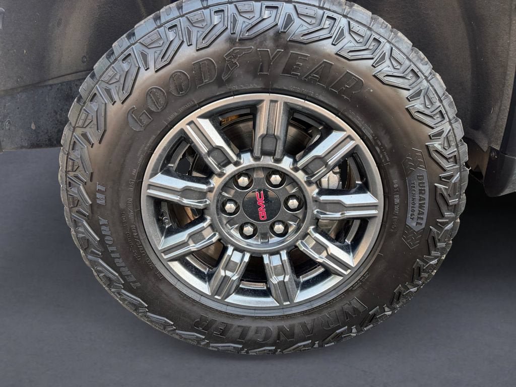 Used 2025 GMC Sierra 1500 AT4X AWD/4WD image 9