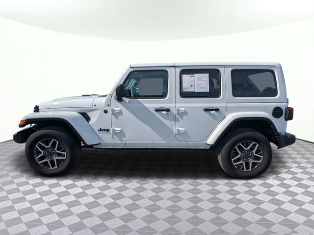 Used 2025 Jeep Wrangler Unlimited Sahara AWD/4WD image 6