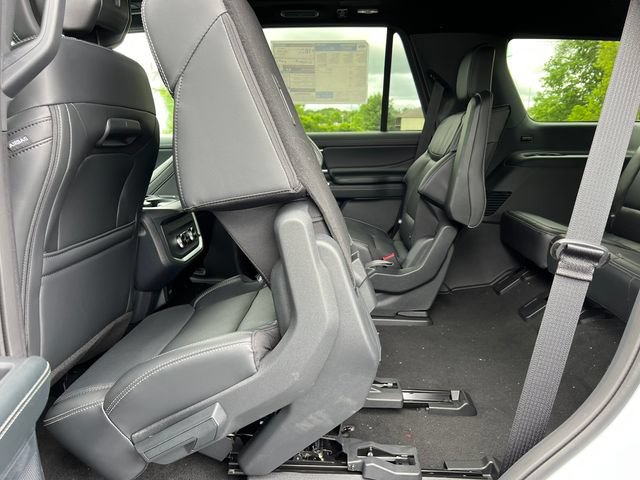 New 2026 Ford Expedition Platinum w/ Stealth Performance Package AWD/4WD image 6