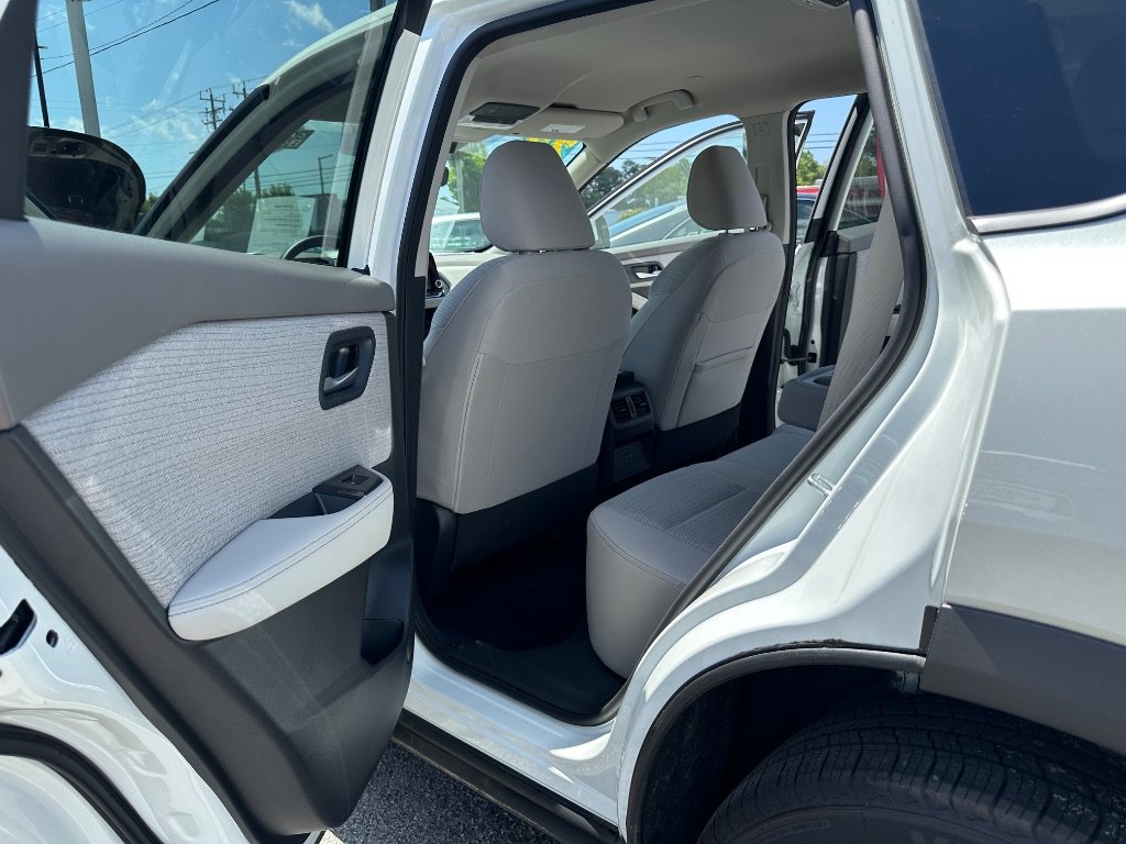 Used 2023 Nissan Rogue SV AWD/4WD image 14