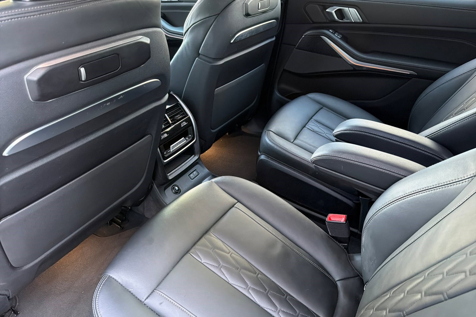 Certified 2024 BMW X7 M60i w/ Executive Package image 15