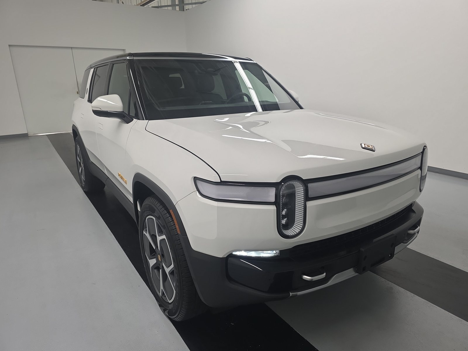 Used 2024 Rivian R1S Adventure Quad AWD/4WD image 7