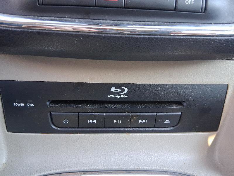 Used 2015 Chrysler Town & Country Touring-L w/ Driver Convenience Group image 40