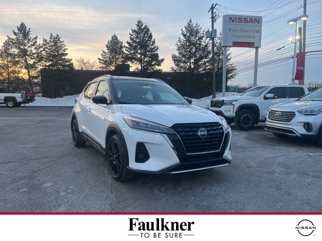 Certified 2022 Nissan Kicks SR image 1