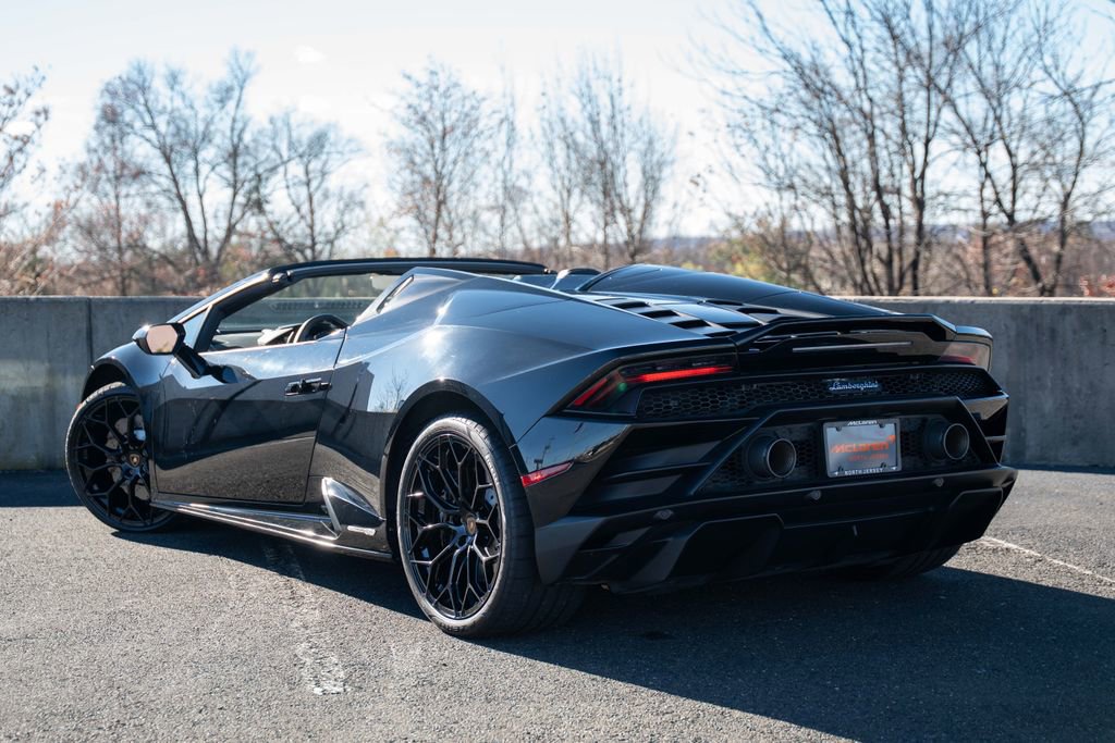 Used 2021 Lamborghini Huracan EVO RWD image 21