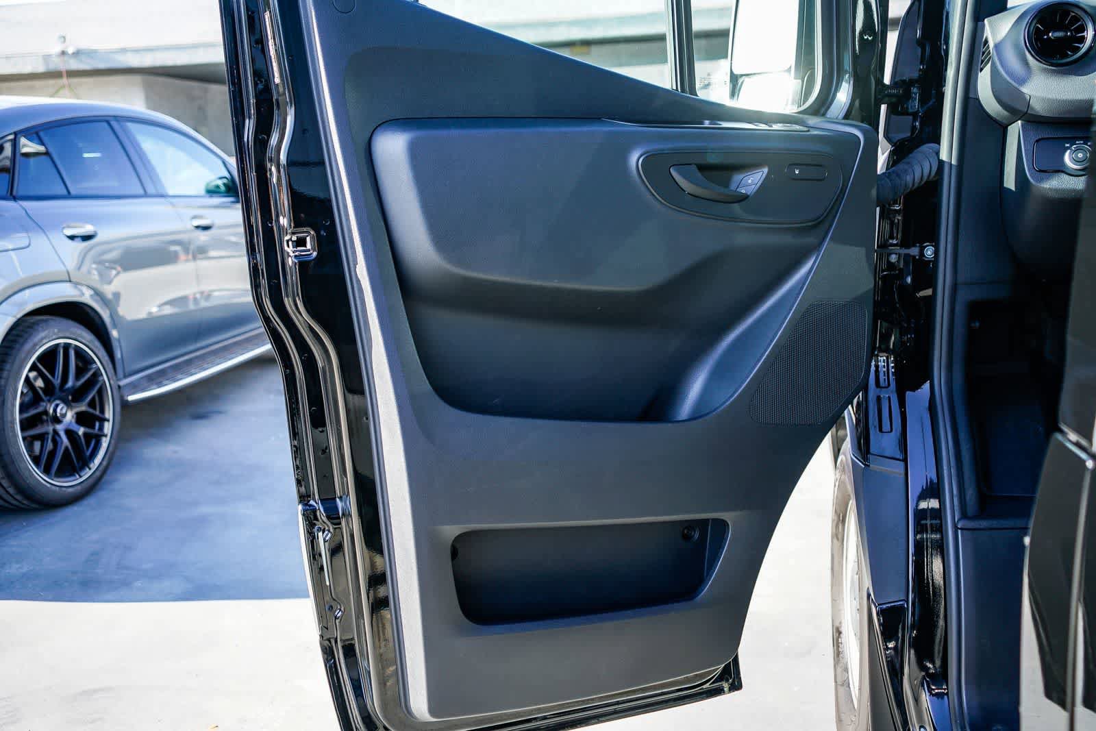 Used 2024 Mercedes-Benz Sprinter 2500 image 21