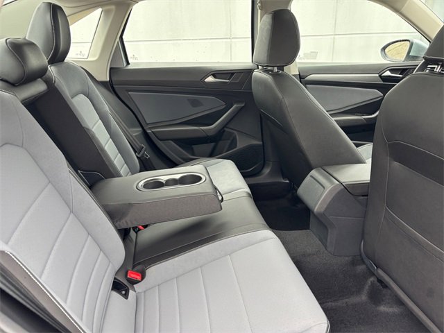 Used 2025 Volkswagen Jetta SE w/ Sunroof Package image 15