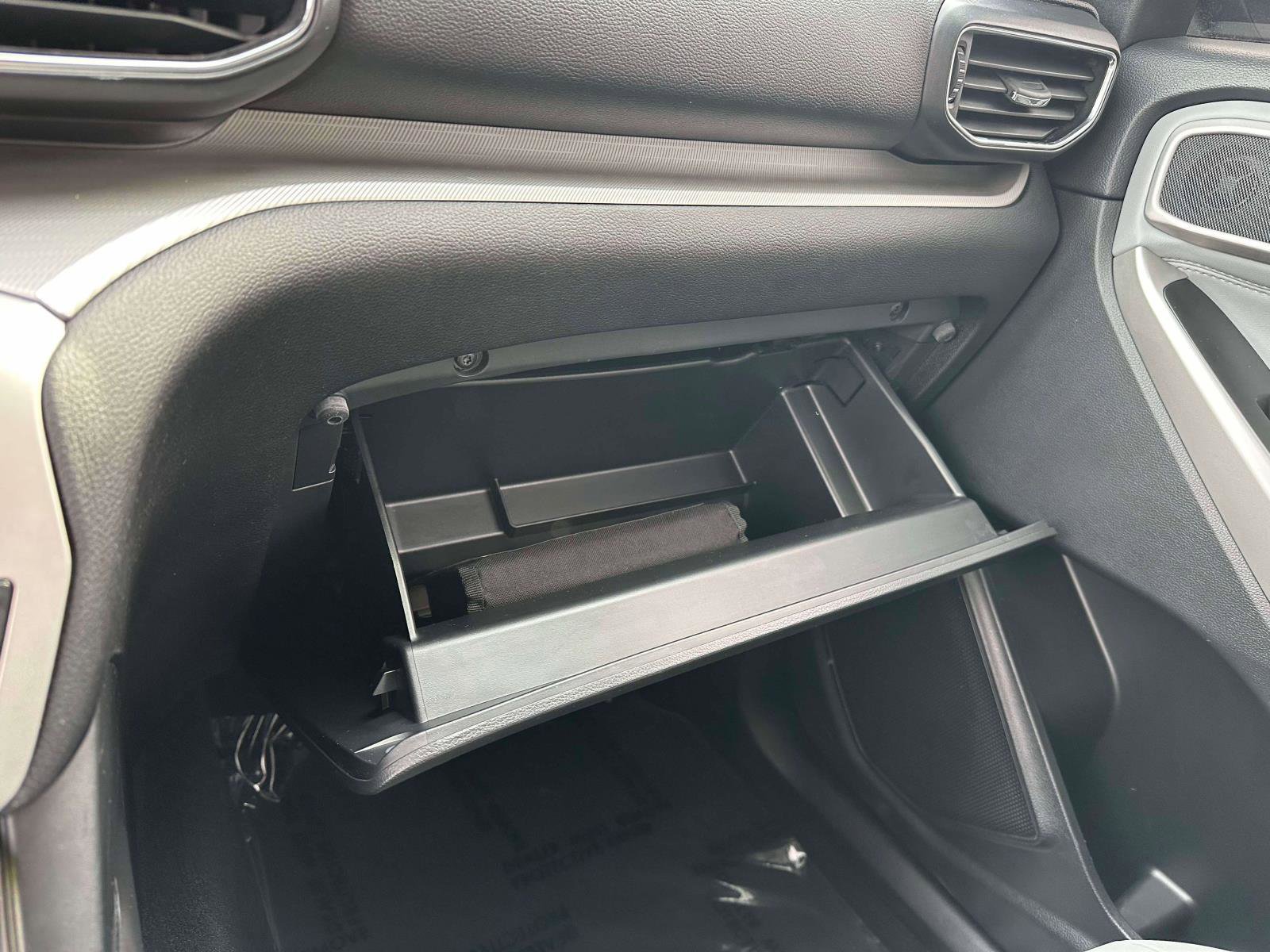 Used 2021 Ford Explorer XLT w/ Equipment Group 202A image 34