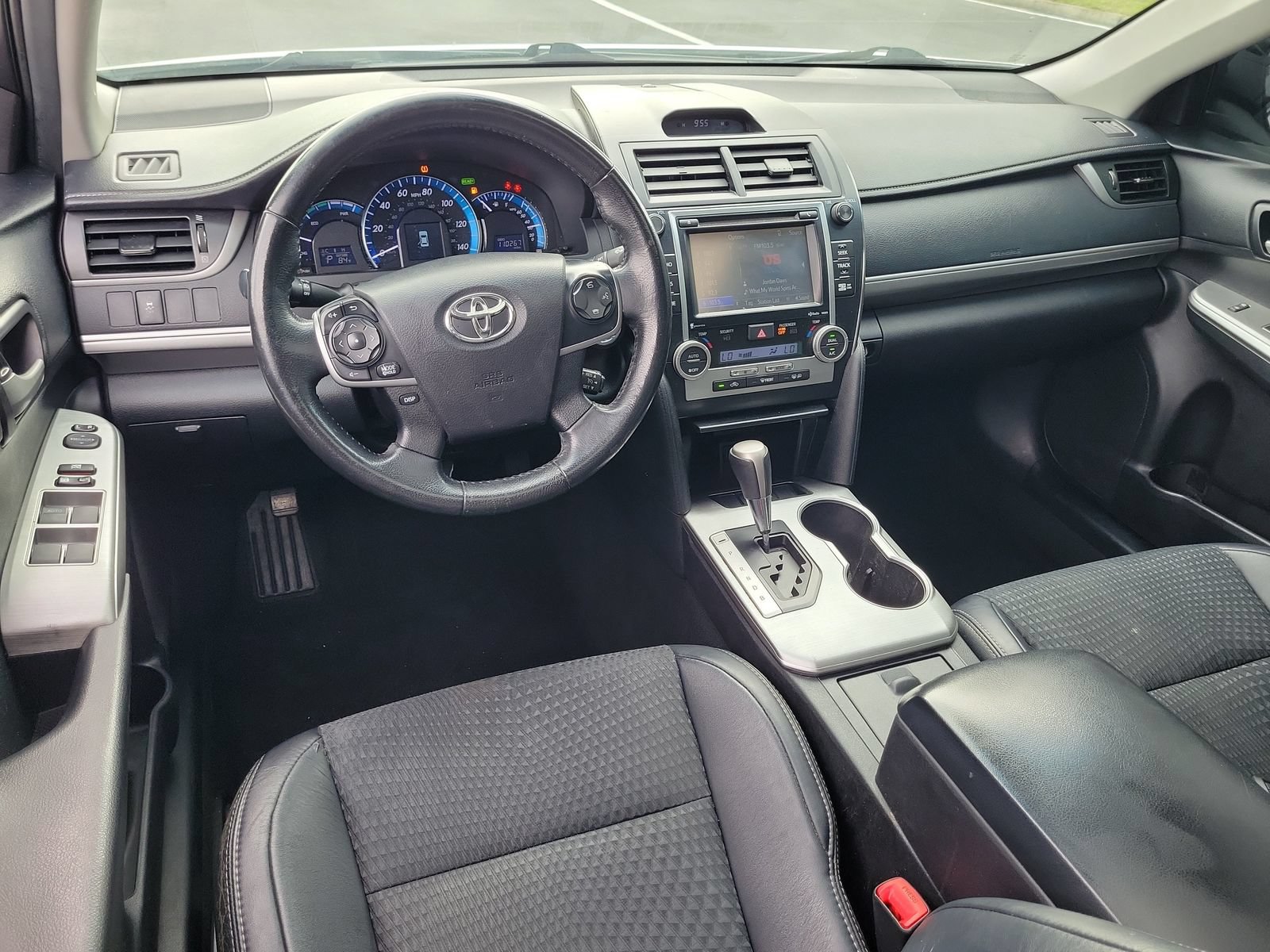 Used 2014 Toyota Camry SE w/ Moonroof Package FWD image 13
