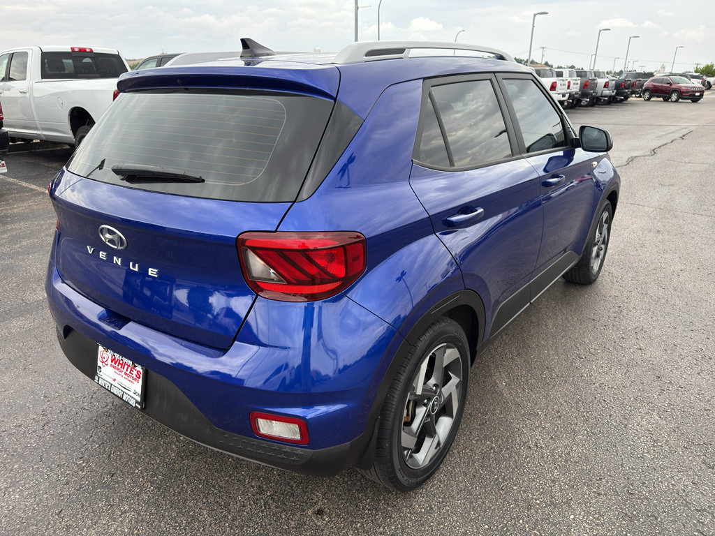 Used 2022 Hyundai Venue SEL FWD image 5