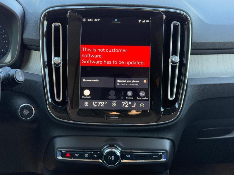 New 2026 Volvo XC40 B5 Plus w/ Protection Package Premier AWD/4WD image 8