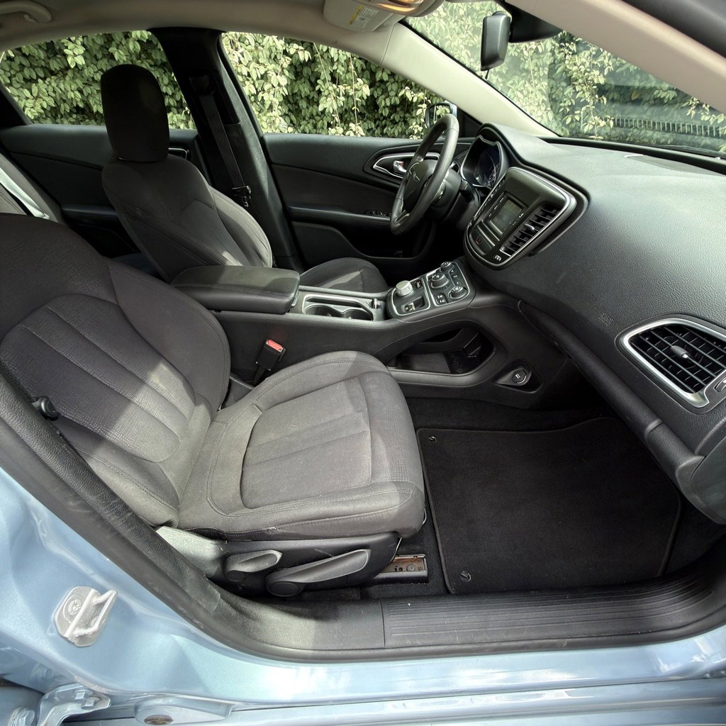 Used 2015 Chrysler 200 Limited image 20