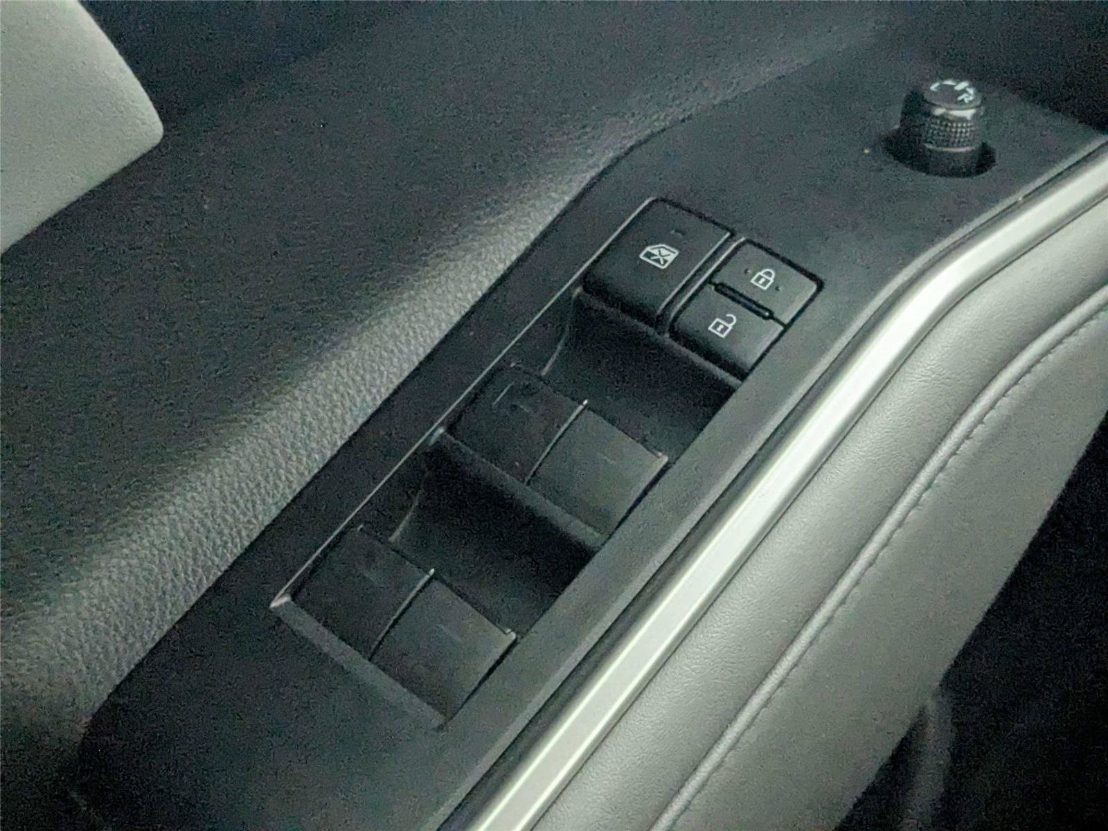 Certified 2020 Toyota Highlander XLE FWD image 17