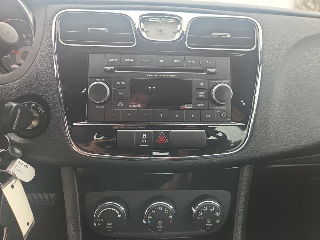 Used 2013 Chrysler 200 Touring image 13