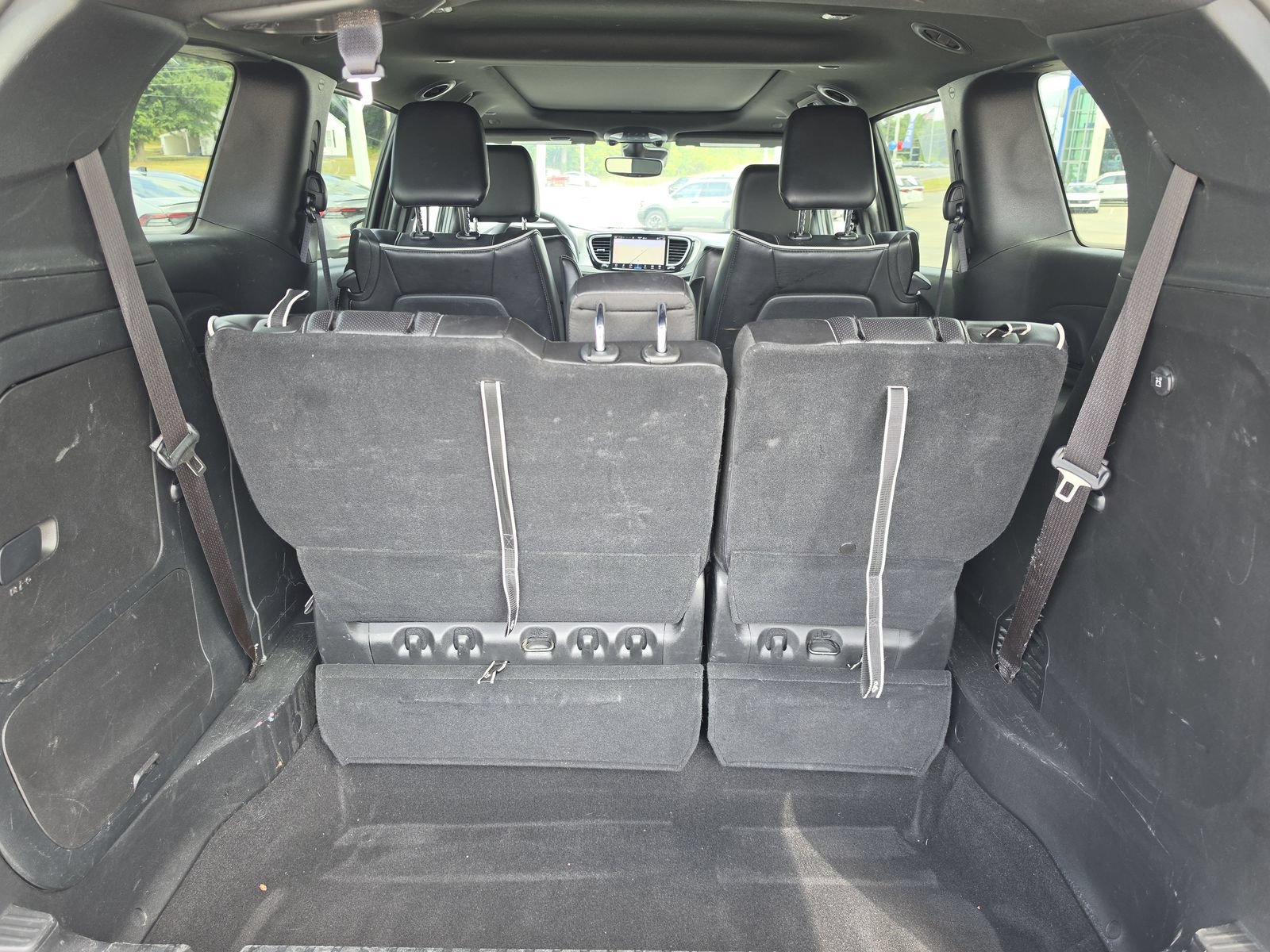 Used 2024 Chrysler Pacifica Premium FWD image 16