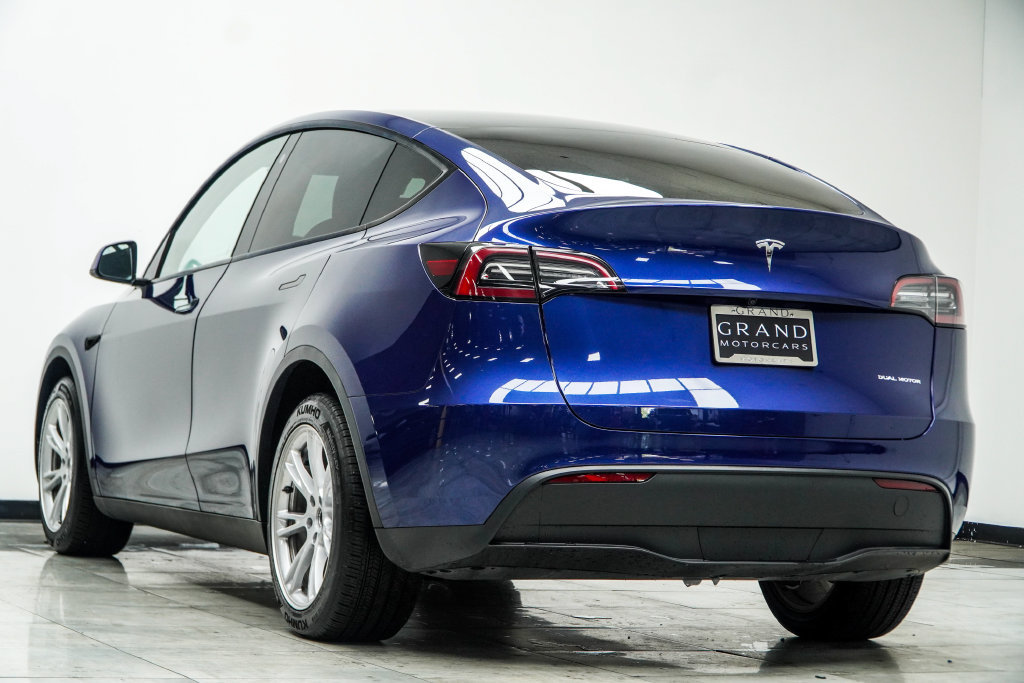 Used 2023 Tesla Model Y AWD image 13