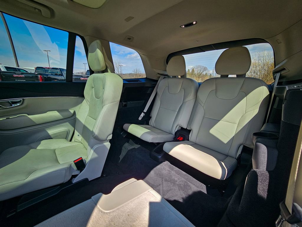 Used 2020 Volvo XC90 T6 Momentum w/ Protection Package Premier image 34
