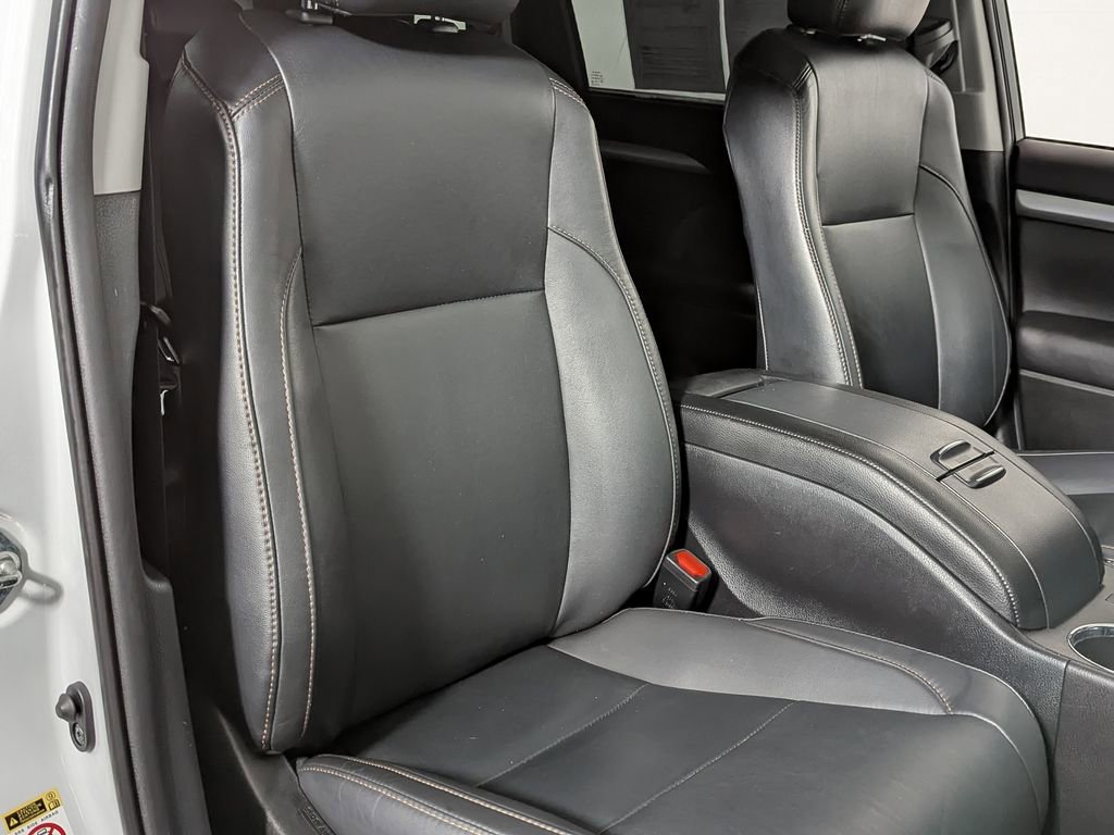 Used 2019 Toyota Highlander XLE AWD/4WD image 25