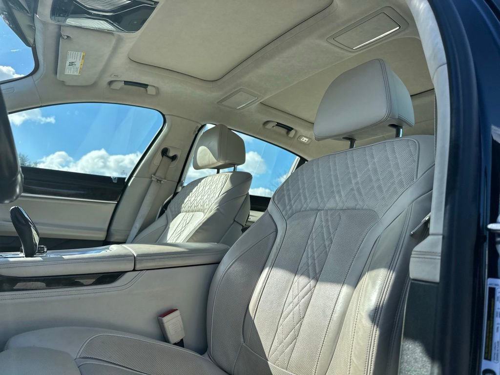 Used 2018 BMW 750i xDrive image 16
