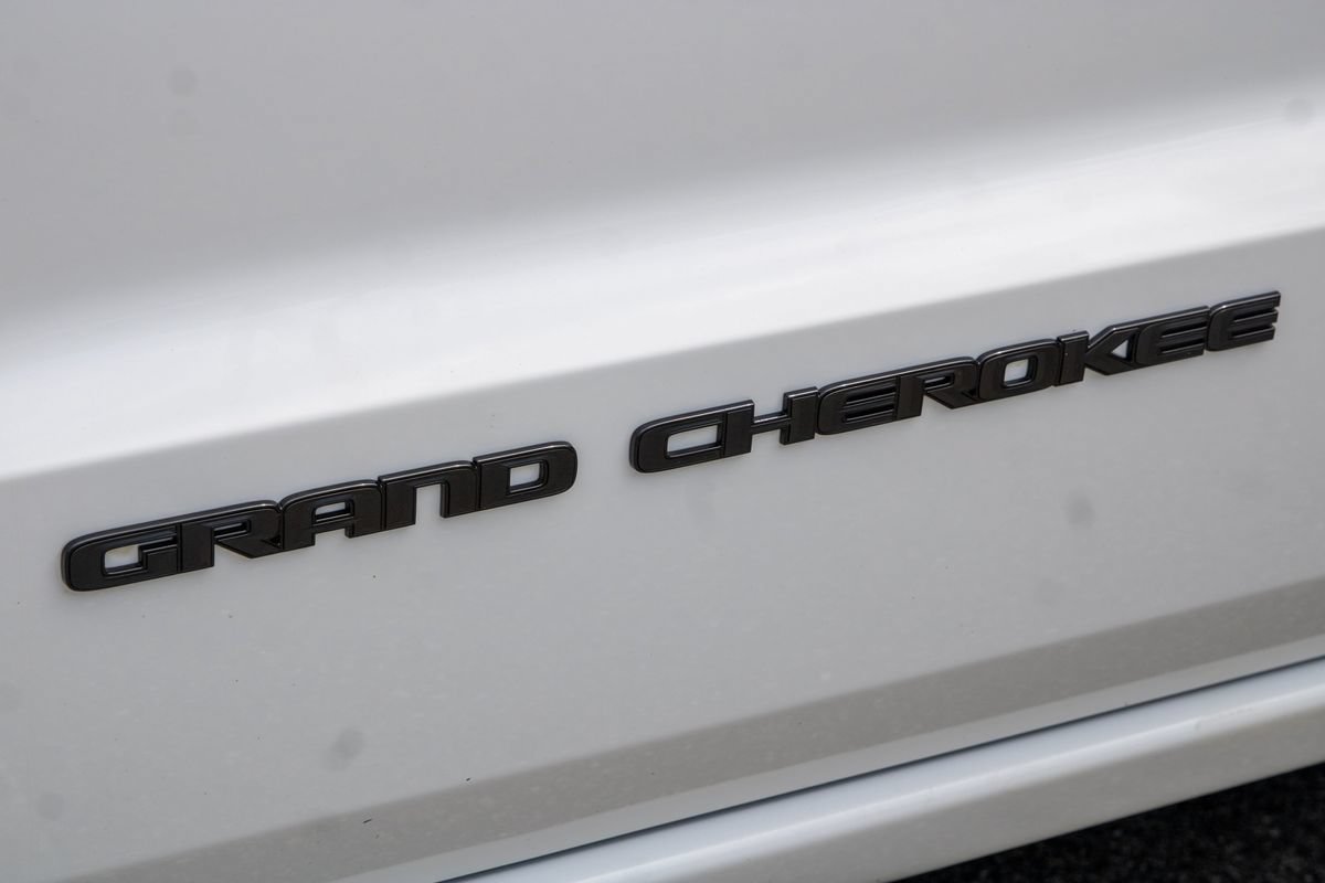 Used 2020 Jeep Grand Cherokee Altitude RWD image 46