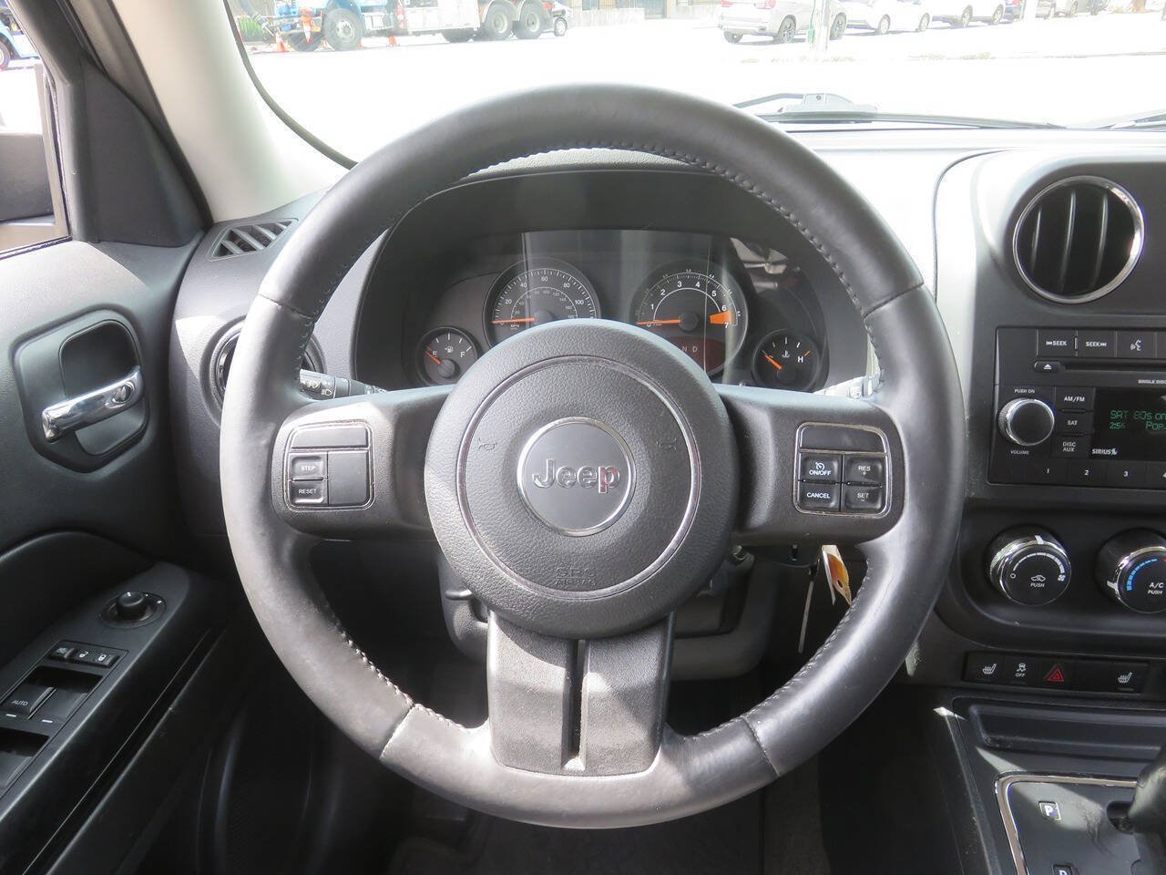 Used 2014 Jeep Patriot Latitude AWD/4WD image 14