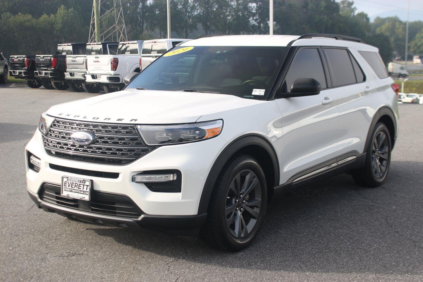 Used 2021 Ford Explorer XLT w/ Equipment Group 202A RWD image 3