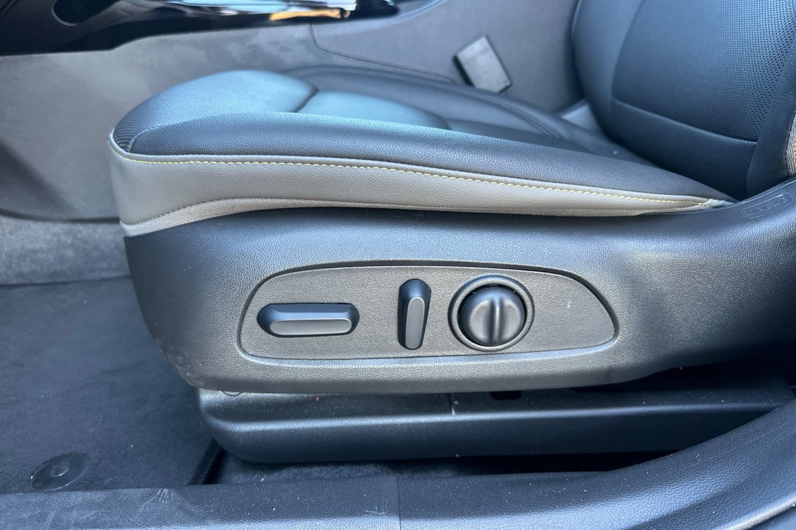 Used 2026 Chevrolet Trax ACTIV w/ Sunroof Package FWD image 13