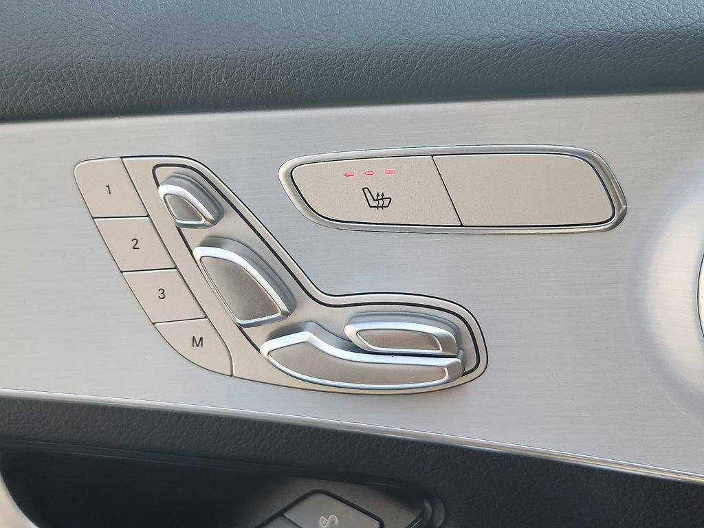 Used 2019 Mercedes-Benz GLC 300 4MATIC w/ Premium Package image 19