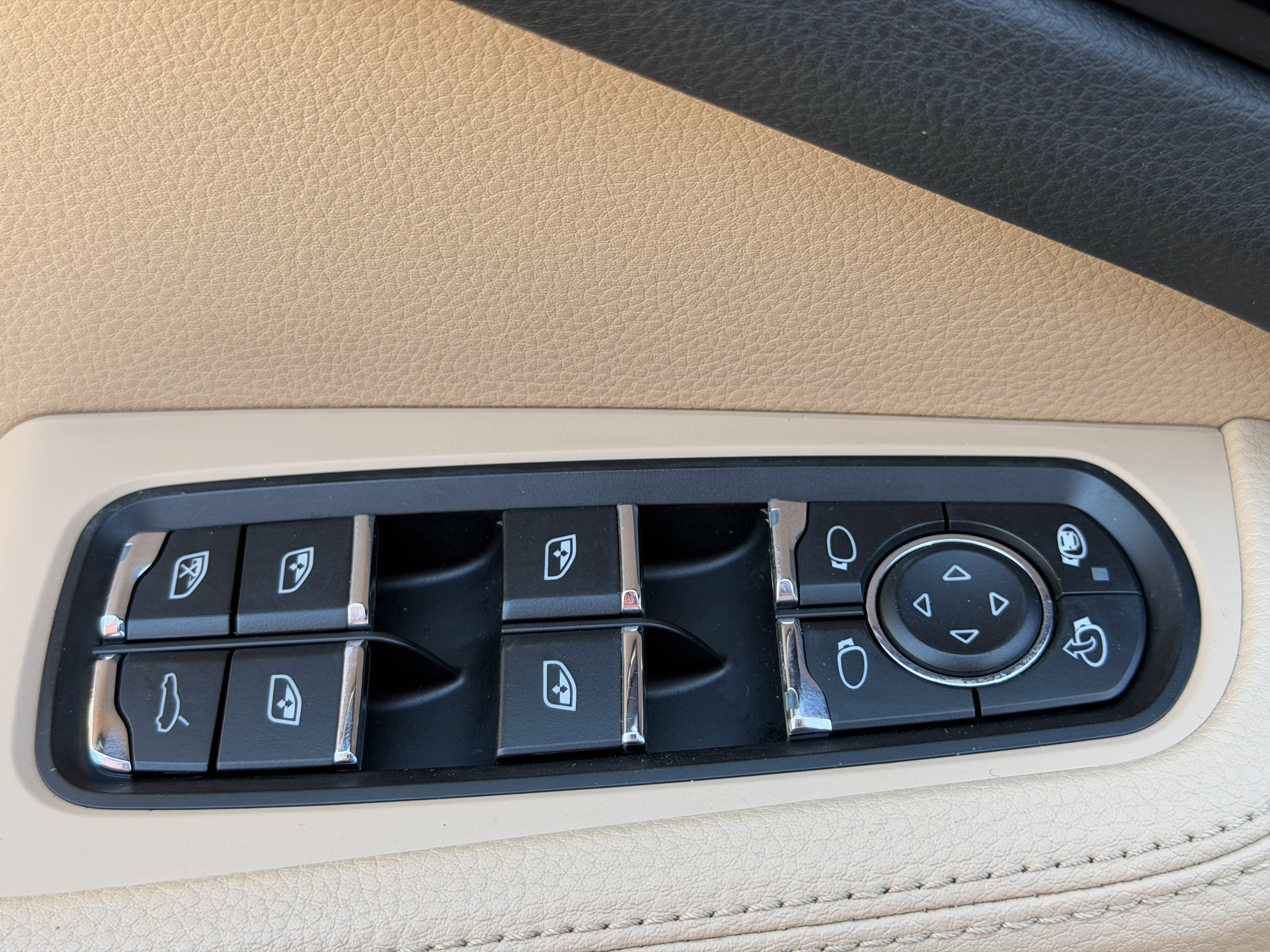 Certified 2021 Porsche Macan S image 22