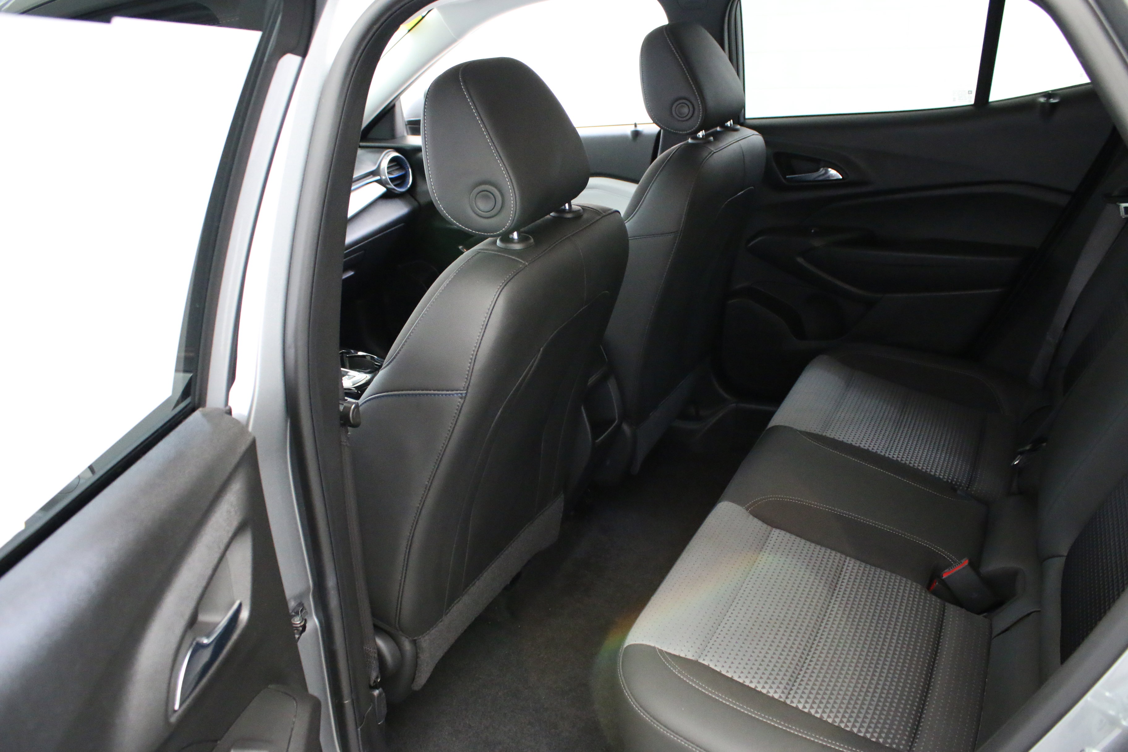 Used 2024 Chevrolet Trax LT w/ Driver Confidence Package FWD image 25