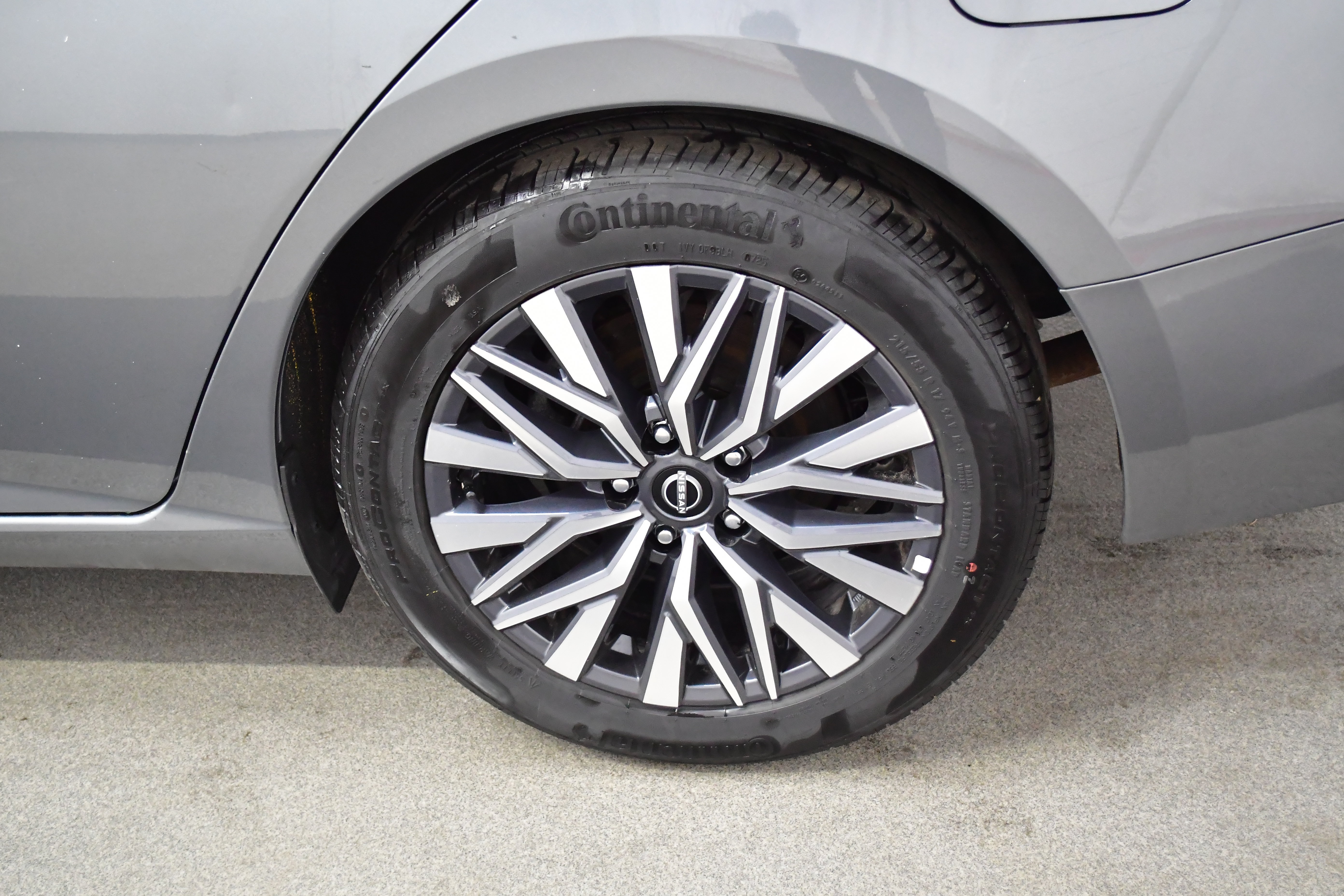 Used 2025 Nissan Altima 2.5 SV FWD image 33