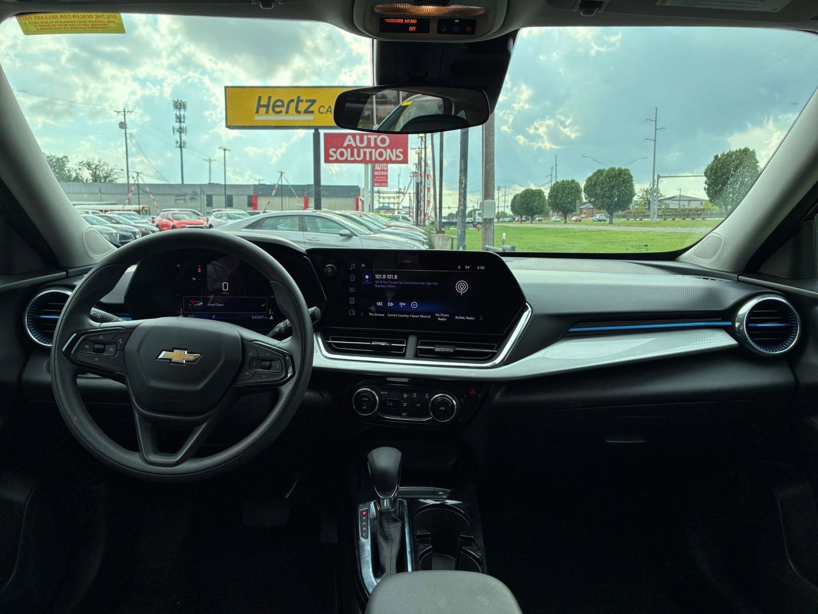 Used 2025 Chevrolet Trax LT FWD image 32