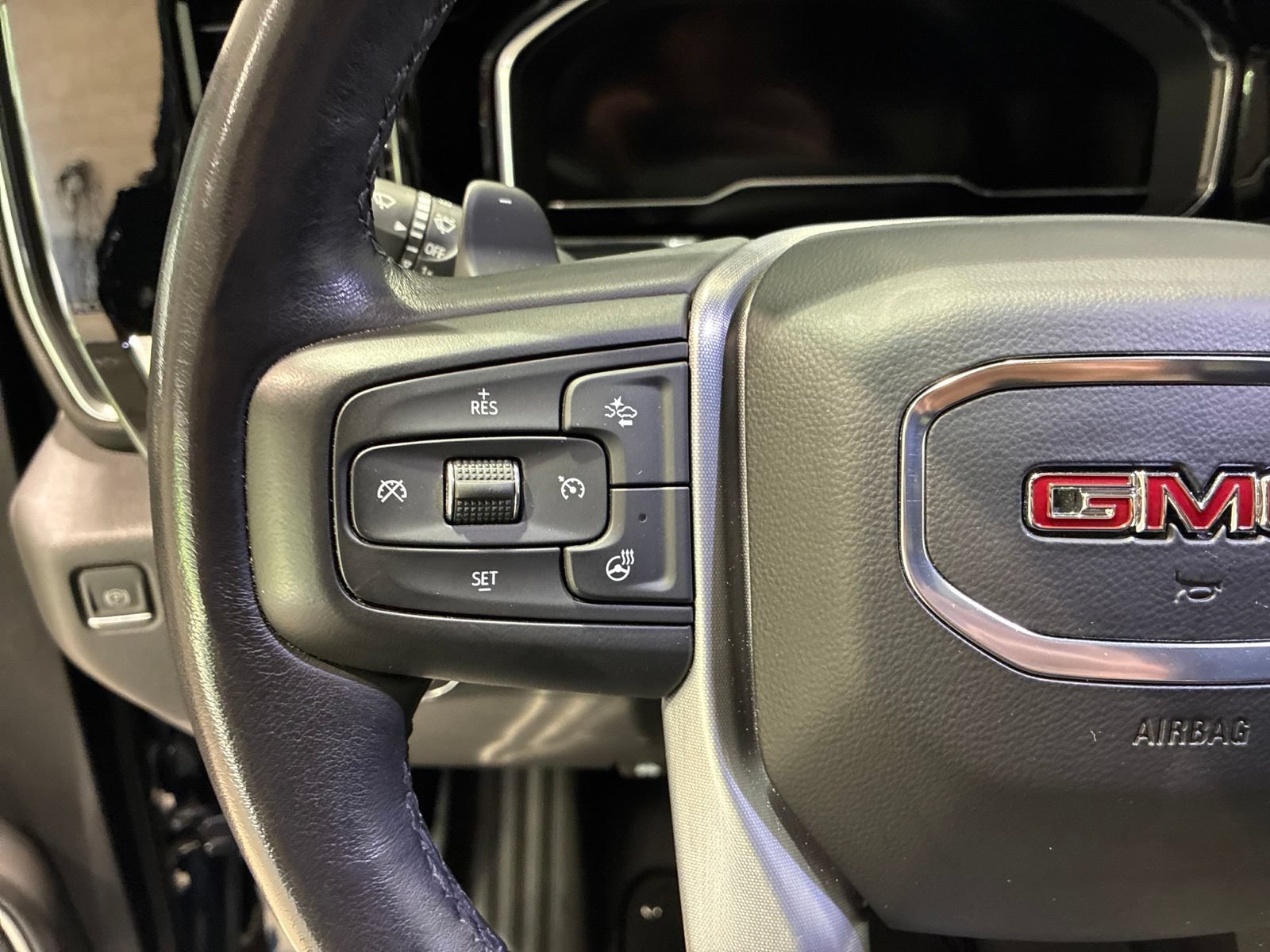 Used 2022 GMC Sierra 1500 SLT w/ SLT Premium Plus Package AWD/4WD image 18