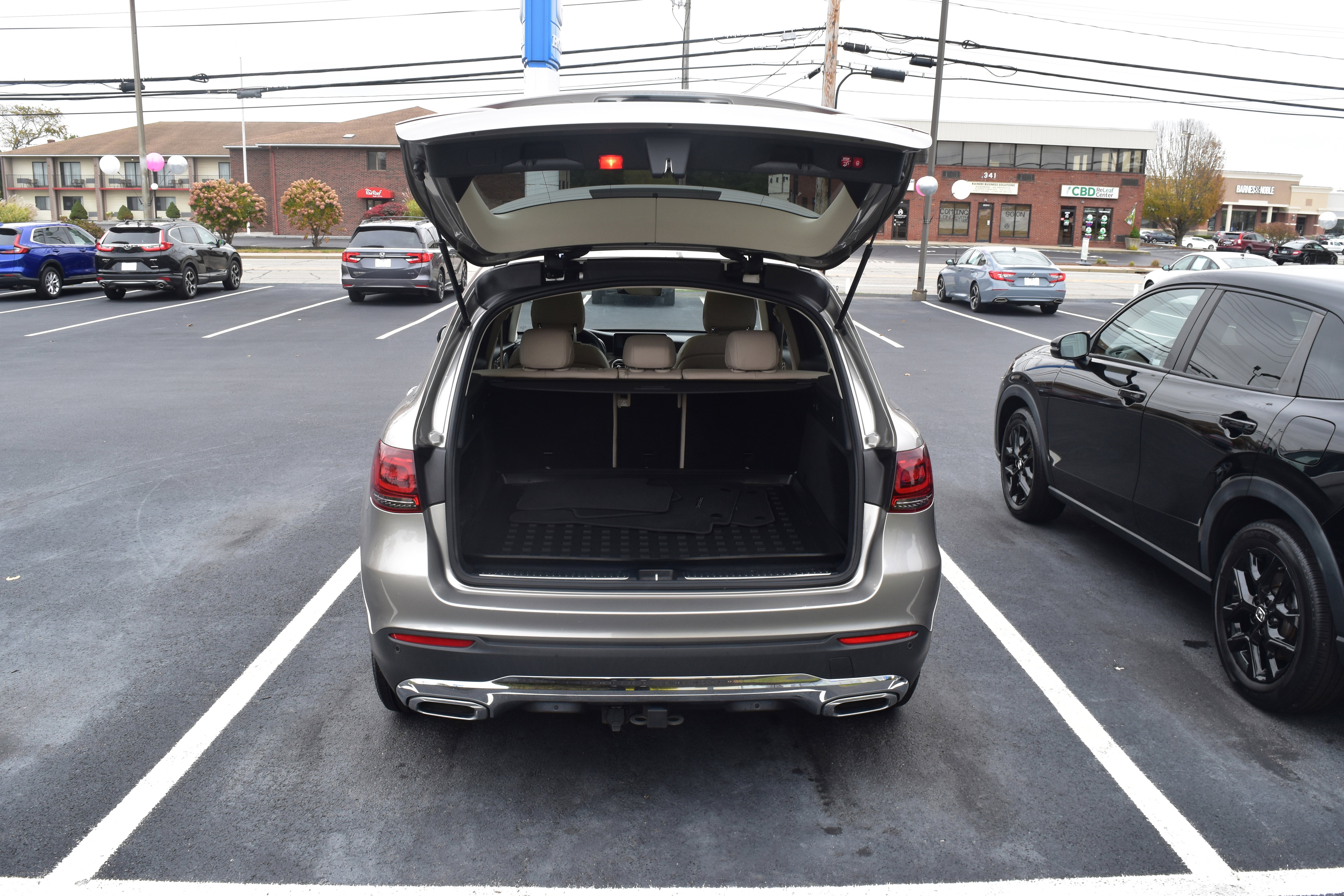 Used 2021 Mercedes-Benz GLC 300 4MATIC image 9