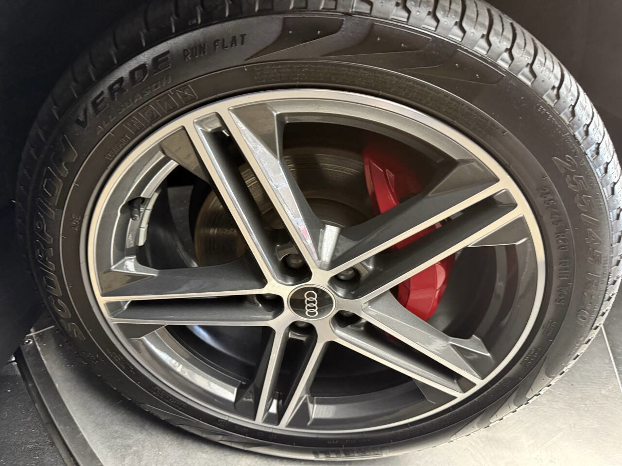 Used 2024 Audi Q5 e Prestige w/ Prestige Package image 32