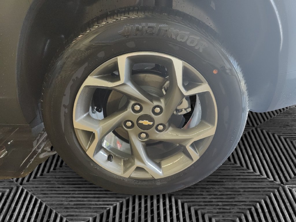 Used 2025 Chevrolet Trax LT FWD image 14