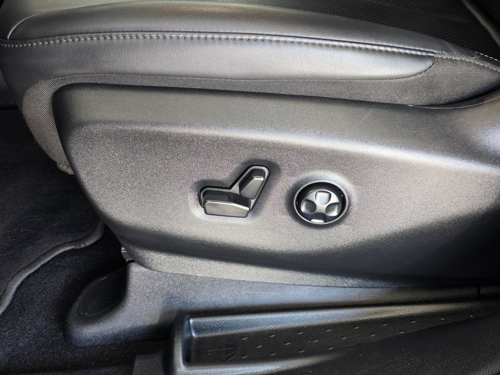 Used 2025 Chrysler Pacifica Select FWD image 19