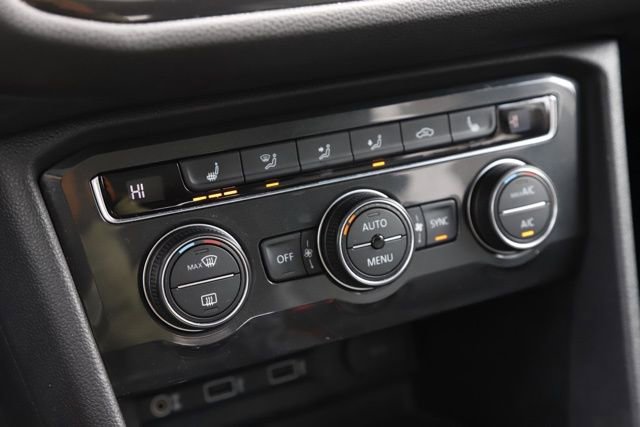 Used 2018 Volkswagen Tiguan SE w/ Panoramic Sunroof Package image 28