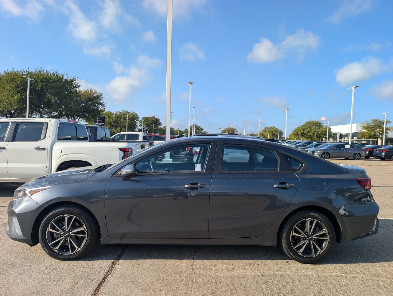 Used 2023 Kia Forte LXS FWD image 3