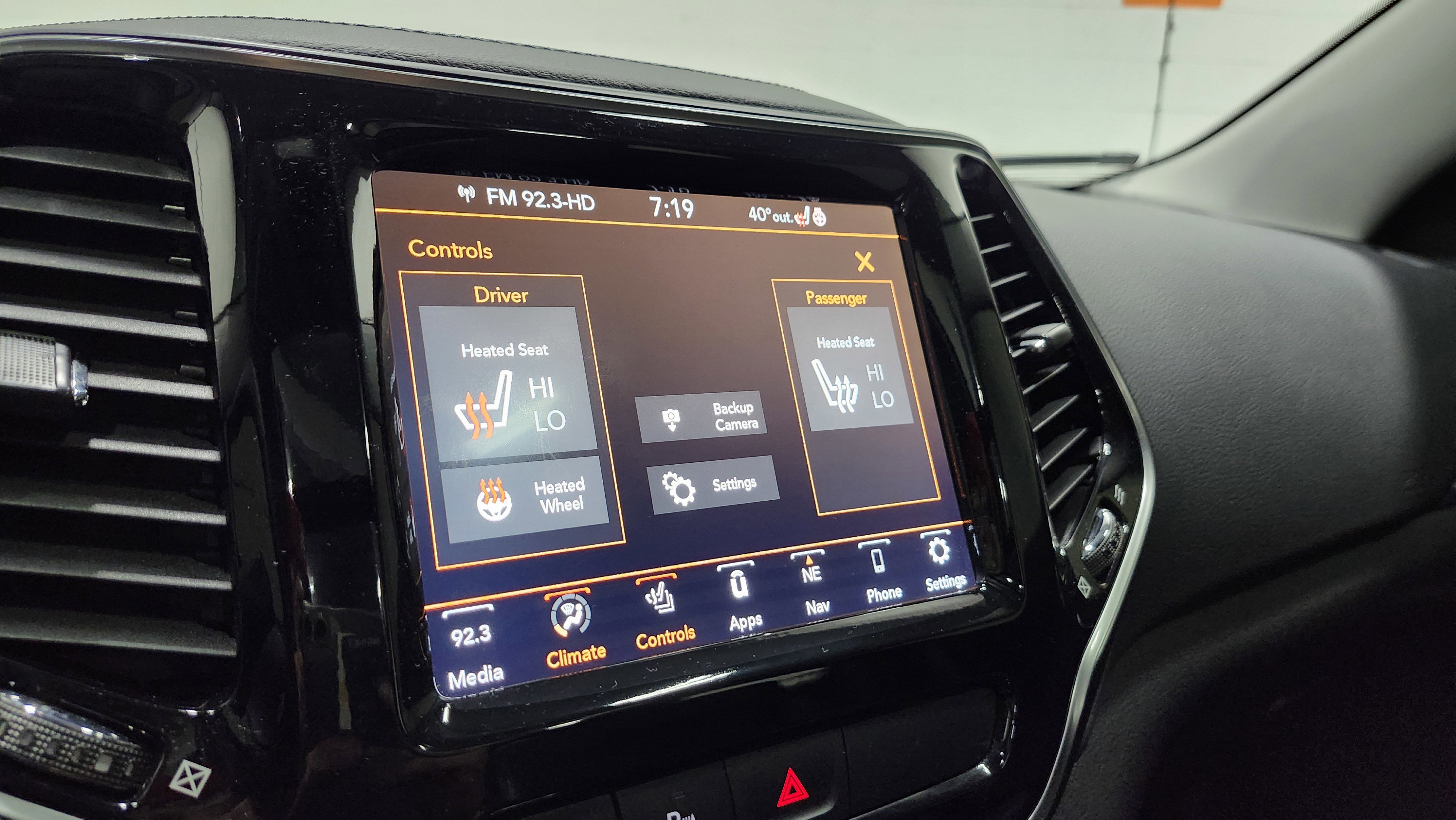 Used 2020 Jeep Cherokee Limited image 9