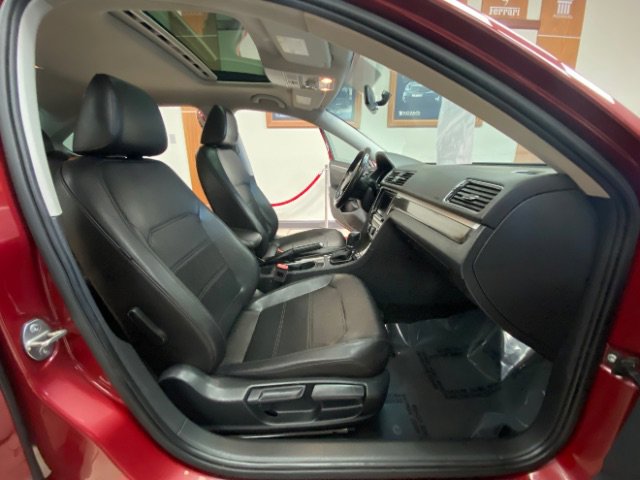 Used 2018 Volkswagen Passat 2.0T SE image 13