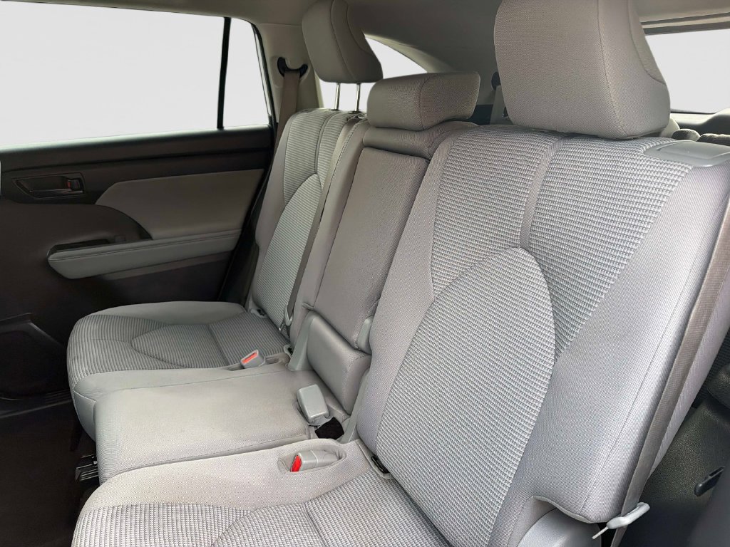 Used 2023 Toyota Highlander L FWD image 15
